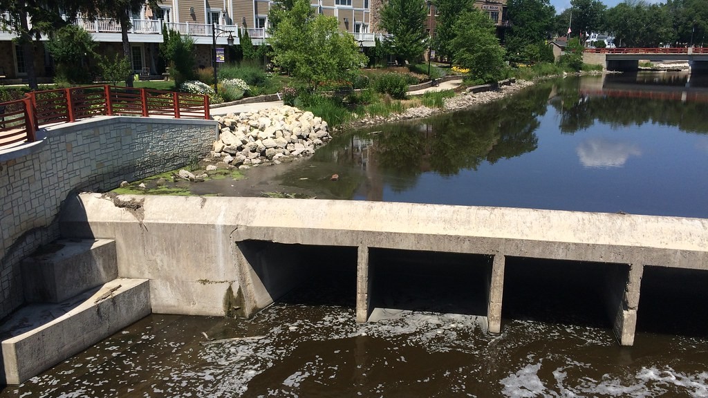 Milwaukee River flowing through Grafton